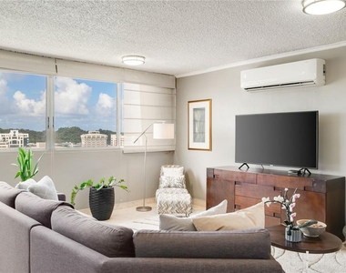 1704 San Patricio Avenue - Photo Thumbnail 5