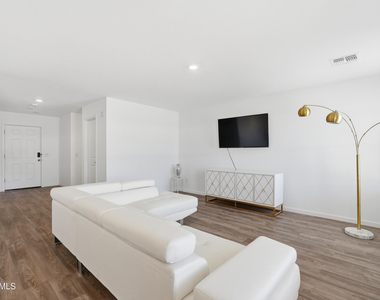 15610 S Moon Valley Road - Photo Thumbnail 6