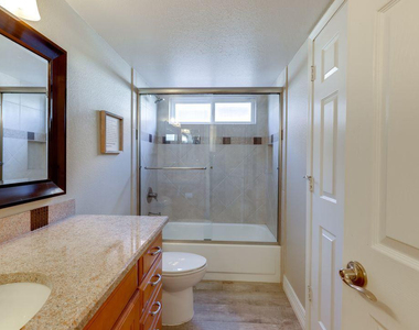 16439 S 34th Way - Photo Thumbnail 3