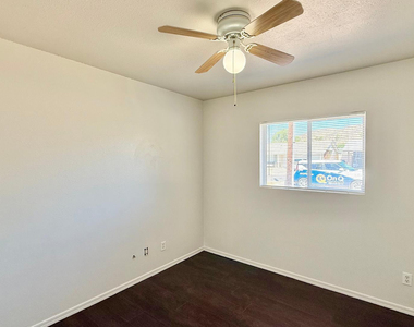 12602 N 21st Avenue - Photo Thumbnail 19