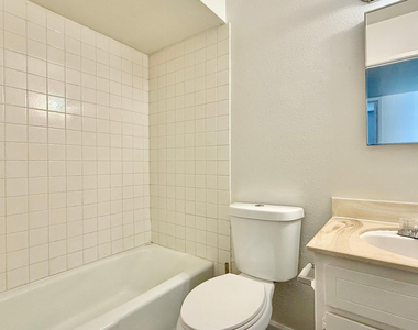 12602 N 21st Avenue - Photo Thumbnail 27