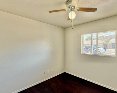 12602 N 21st Avenue - Photo Thumbnail 11