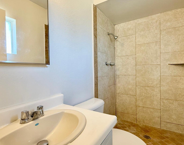 12602 N 21st Avenue - Photo Thumbnail 23