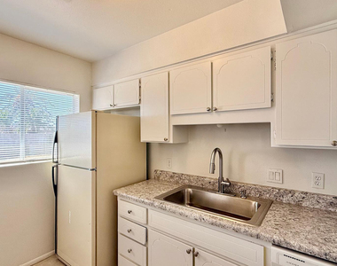 12602 N 21st Avenue - Photo Thumbnail 26