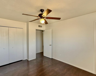 12602 N 21st Avenue - Photo Thumbnail 15