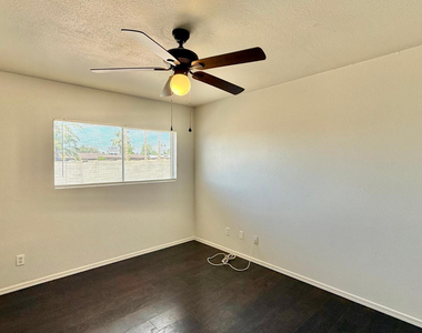 12602 N 21st Avenue - Photo Thumbnail 13