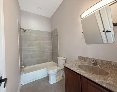 706 New York Avenue - Photo Thumbnail 8