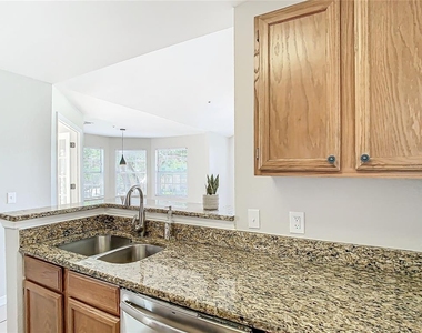 665 Youngstown Parkway - Photo Thumbnail 15