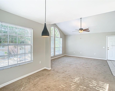 665 Youngstown Parkway - Photo Thumbnail 10