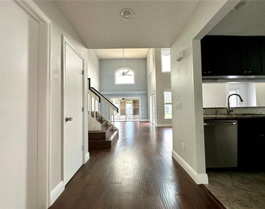 1116 Timberbend Circle - Photo Thumbnail 3