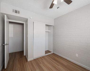 6565 N 19th Avenue - Photo Thumbnail 21