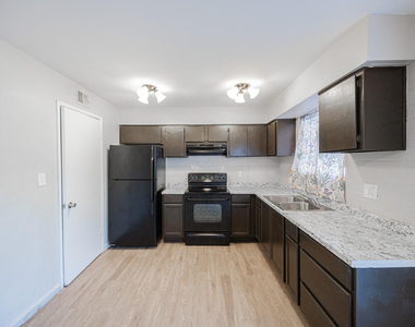 6565 N 19th Avenue - Photo Thumbnail 11