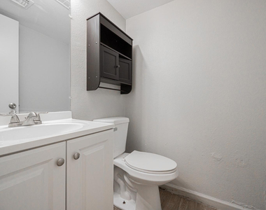 6565 N 19th Avenue - Photo Thumbnail 13