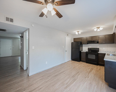 6565 N 19th Avenue - Photo Thumbnail 10
