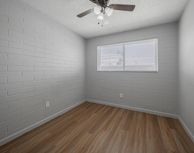 6565 N 19th Avenue - Photo Thumbnail 20