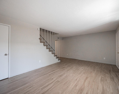 6565 N 19th Avenue - Photo Thumbnail 7