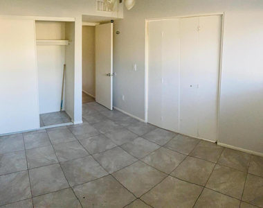 3302 W Northern Avenue - Photo Thumbnail 8