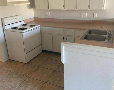 3302 W Northern Avenue - Photo Thumbnail 6