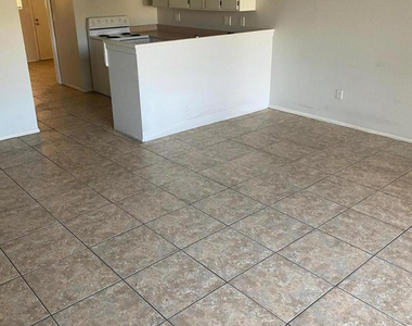3302 W Northern Avenue - Photo Thumbnail 5