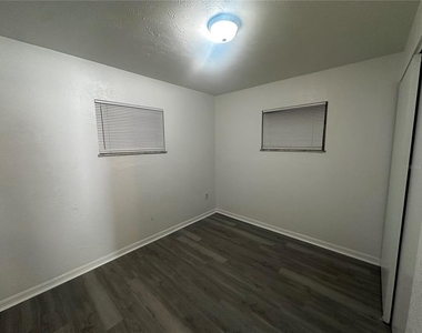5527 Bryson Drive - Photo Thumbnail 13