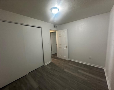 5527 Bryson Drive - Photo Thumbnail 17