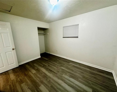 5527 Bryson Drive - Photo Thumbnail 12