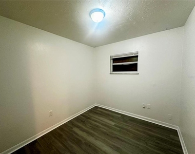 5527 Bryson Drive - Photo Thumbnail 9