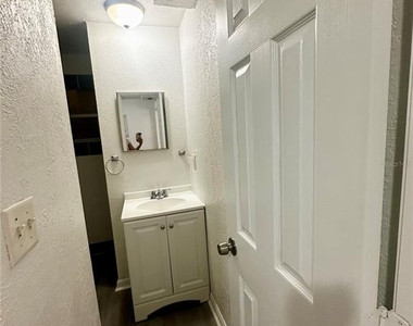 5527 Bryson Drive - Photo Thumbnail 6