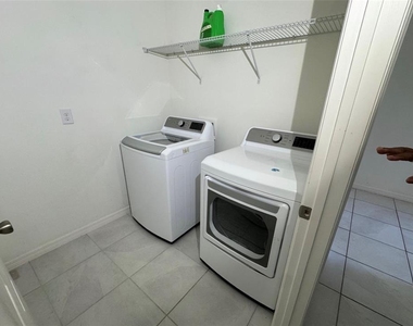 7054 Cruz Court - Photo Thumbnail 18
