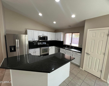 13709 W Cottonwood Street - Photo Thumbnail 8
