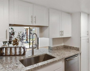 3033 E Devonshire Avenue - Photo Thumbnail 44