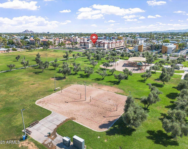 3033 E Devonshire Avenue - Photo Thumbnail 18