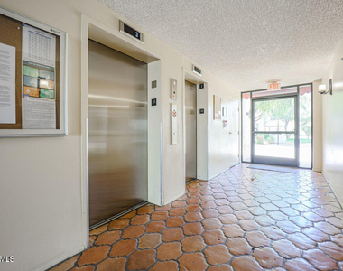 3033 E Devonshire Avenue - Photo Thumbnail 29