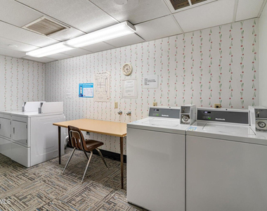 3033 E Devonshire Avenue - Photo Thumbnail 13