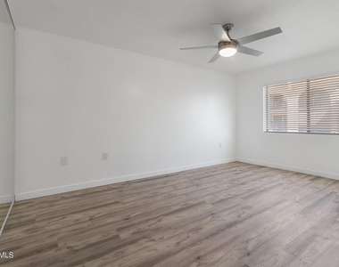 3033 E Devonshire Avenue - Photo Thumbnail 11