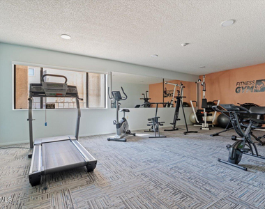 3033 E Devonshire Avenue - Photo Thumbnail 41
