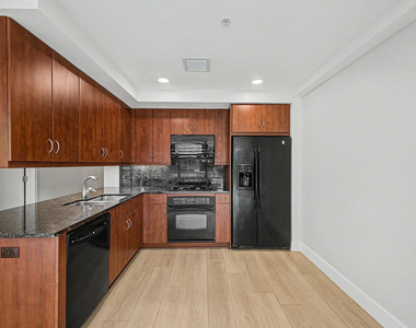 7147 E Rancho Vista Drive - Photo Thumbnail 4