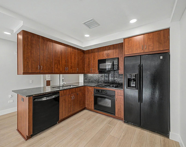 7147 E Rancho Vista Drive - Photo Thumbnail 5