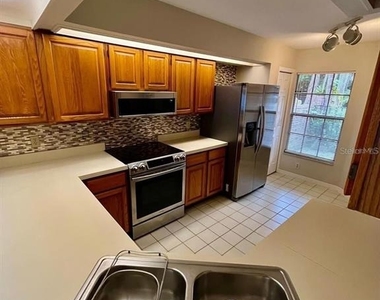 7608 Spring Bay Cove - Photo Thumbnail 4