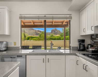 5901 E Cactus Wren Road - Photo Thumbnail 5