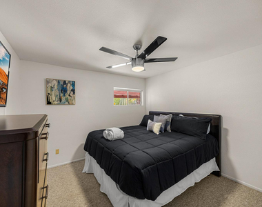 5901 E Cactus Wren Road - Photo Thumbnail 9