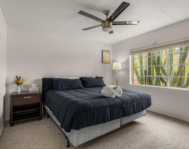 5901 E Cactus Wren Road - Photo Thumbnail 13