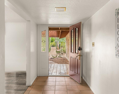 5901 E Cactus Wren Road - Photo Thumbnail 1