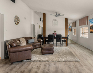 5901 E Cactus Wren Road - Photo Thumbnail 3