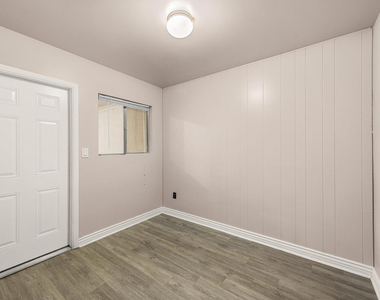 6724 N 58th Place - Photo Thumbnail 15