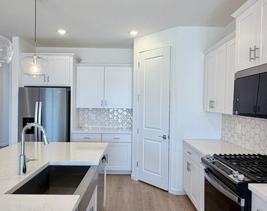 15988 W Desert Spoon Drive - Photo Thumbnail 10