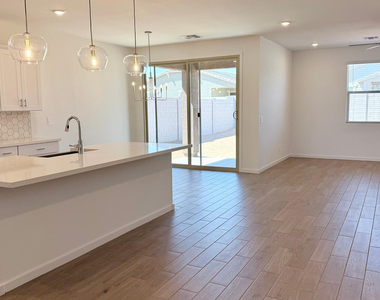 15988 W Desert Spoon Drive - Photo Thumbnail 7