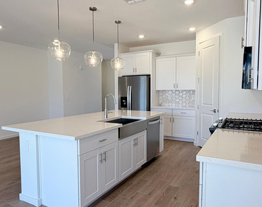 15988 W Desert Spoon Drive - Photo Thumbnail 8