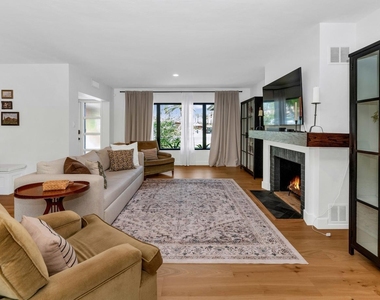 103 W Palmcroft Drive - Photo Thumbnail 3