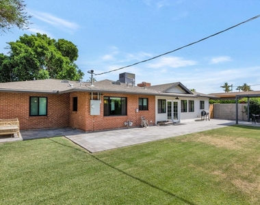 103 W Palmcroft Drive - Photo Thumbnail 25